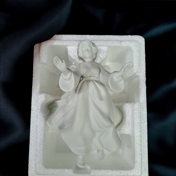 Avon Nativity Collectibles The Angel Flying Hanging White Porcelain Bisque w/Box - Picture 3 of 12
